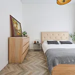 Daire Cohost I Newly Built By Historical Bastion Wall, Self Check In *