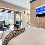 Cohost I Newly Built By Historical Bastion Wall, Self Check In Daire Vilnius