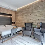 Cohost I Newly Built By Historical Bastion Wall, Self Check In Daire