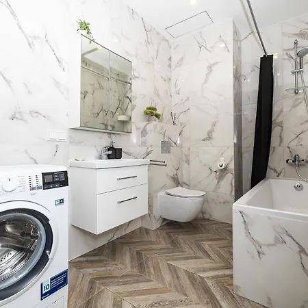 Cohost I Newly Built By Historical Bastion Wall, Self Check In