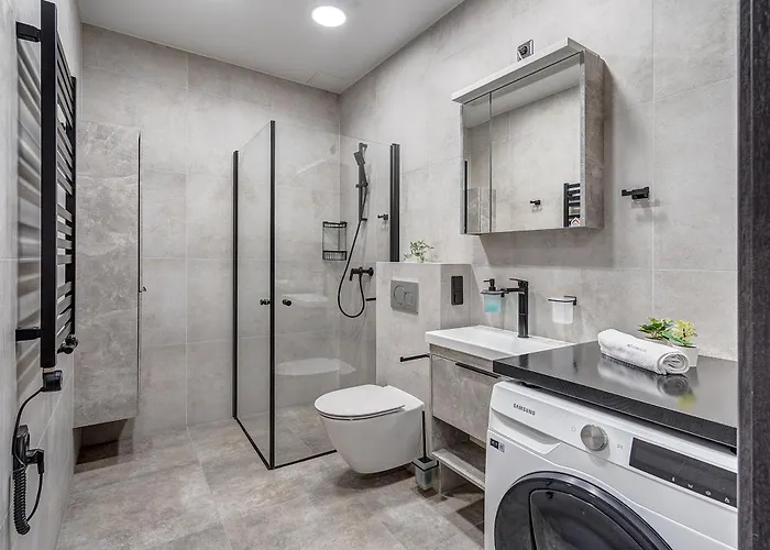 Cohost I Newly Built By Historical Bastion Wall, Self Check In