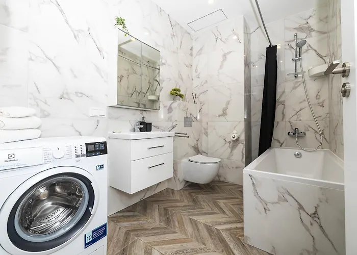 Cohost I Newly Built By Historical Bastion Wall, Self Check In